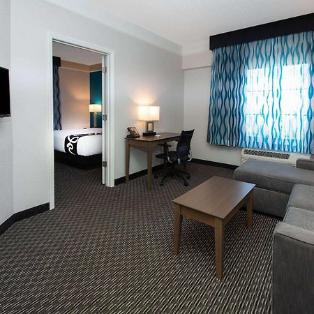 Отель La Quinta By Wyndham Tampa Brandon Regency Park Экстерьер фото