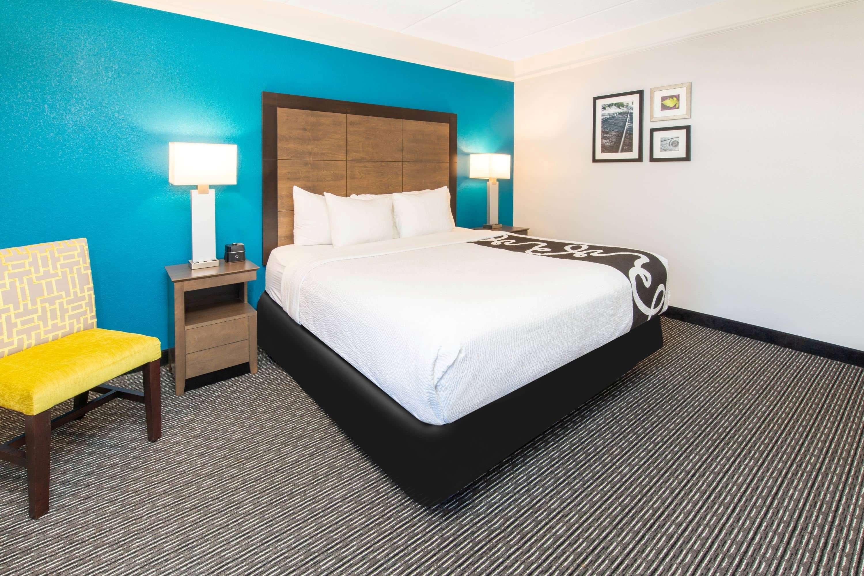 Отель La Quinta By Wyndham Tampa Brandon Regency Park Экстерьер фото