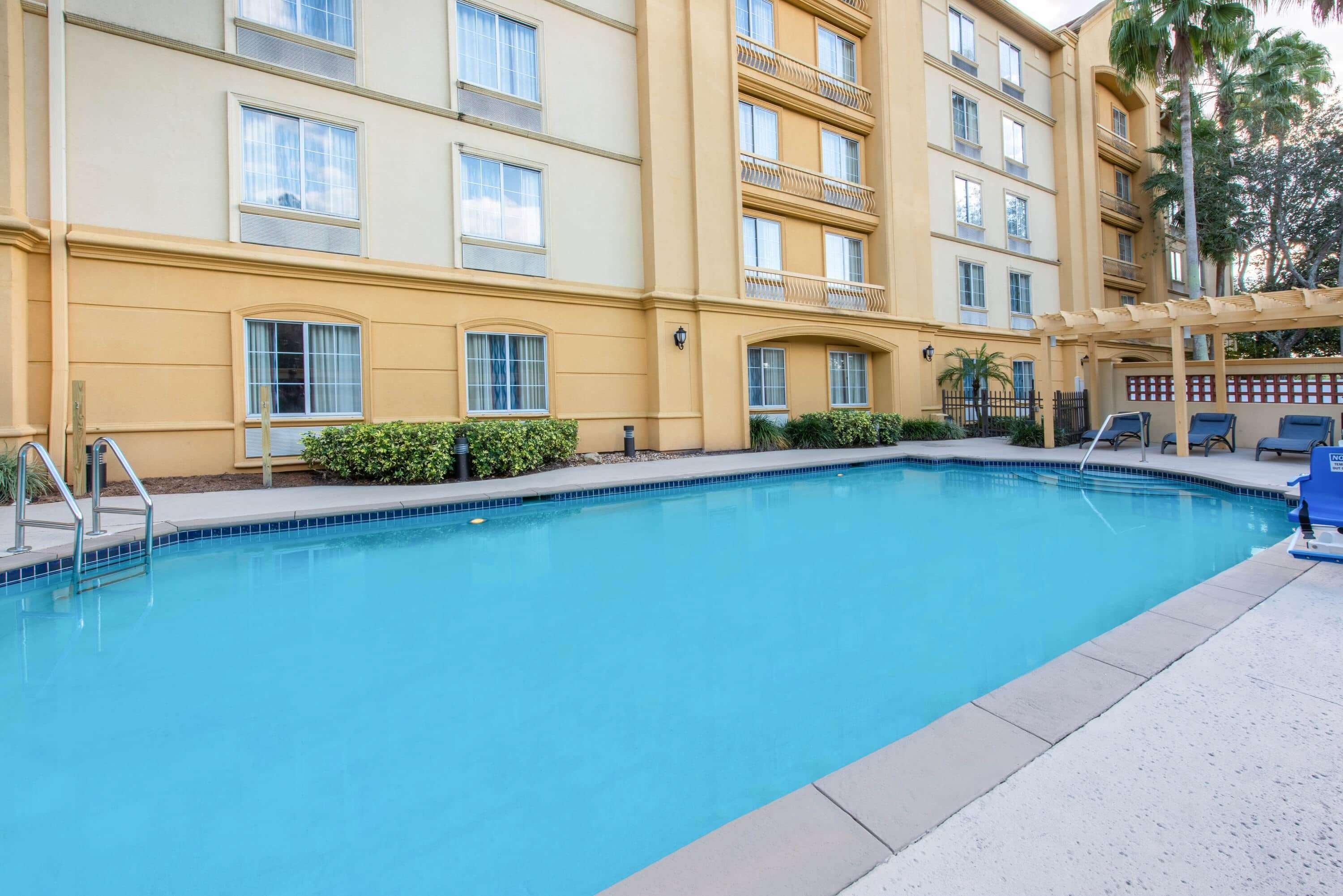 Отель La Quinta By Wyndham Tampa Brandon Regency Park Экстерьер фото