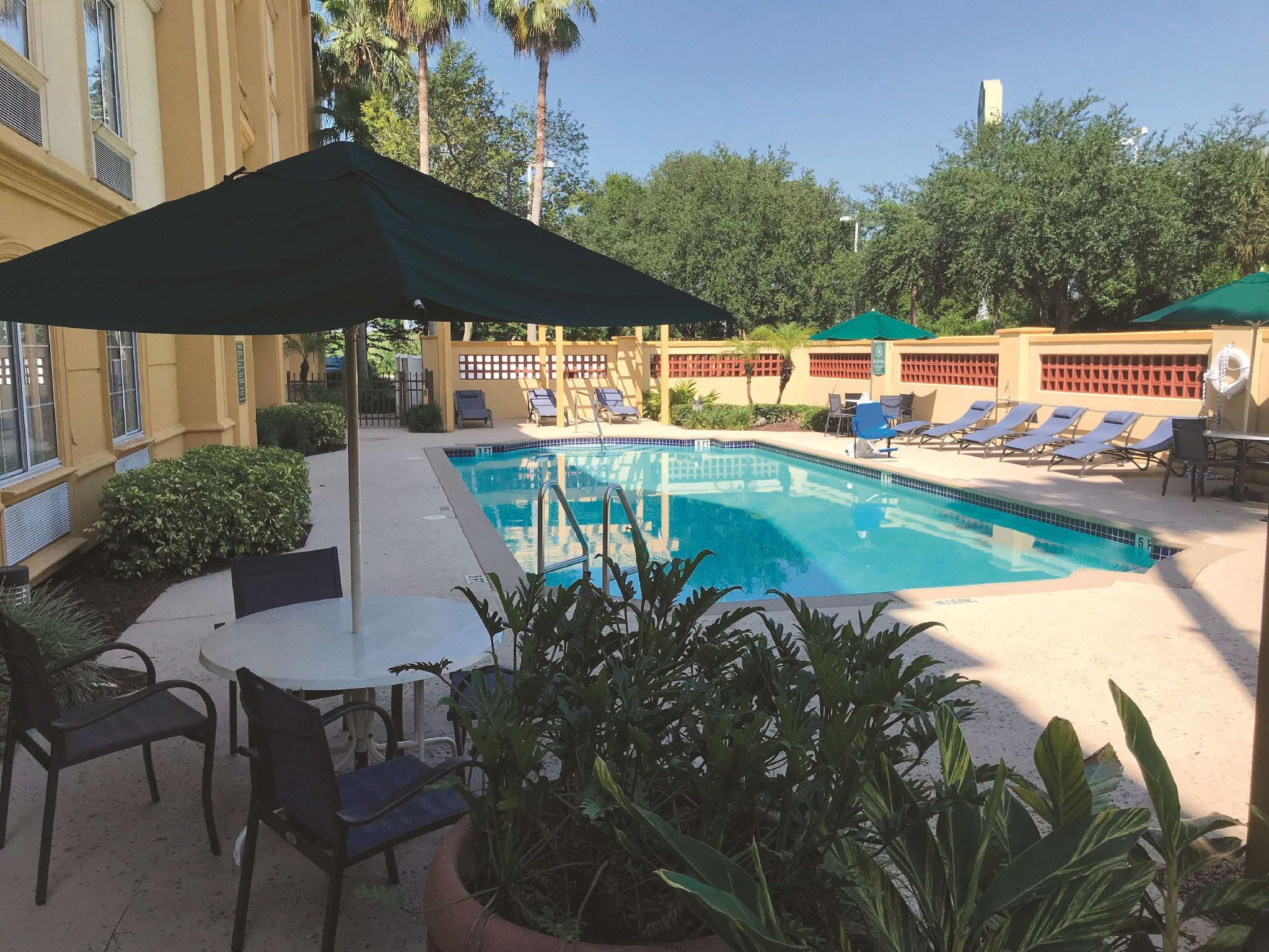 Отель La Quinta By Wyndham Tampa Brandon Regency Park Экстерьер фото