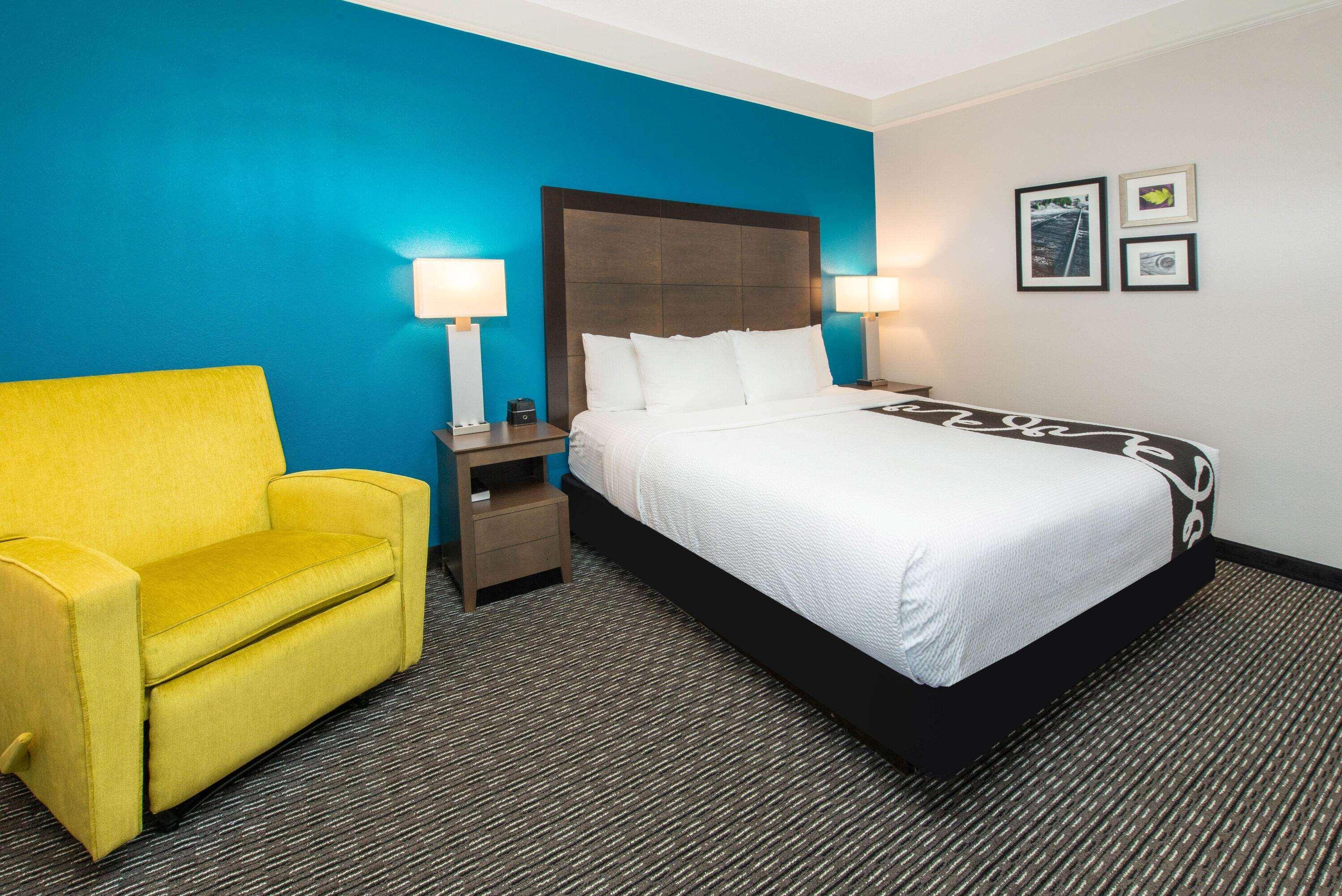 Отель La Quinta By Wyndham Tampa Brandon Regency Park Экстерьер фото