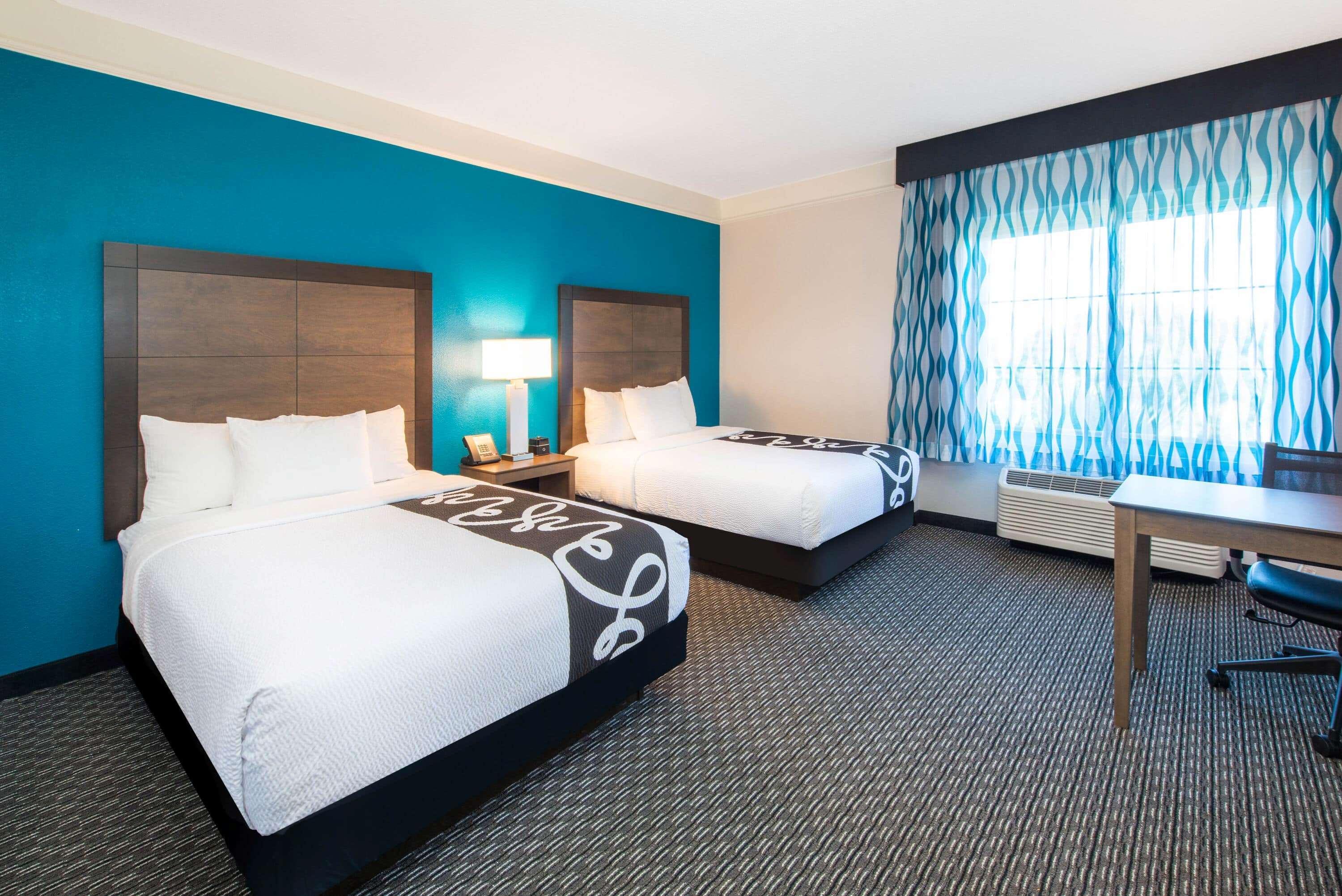 Отель La Quinta By Wyndham Tampa Brandon Regency Park Экстерьер фото