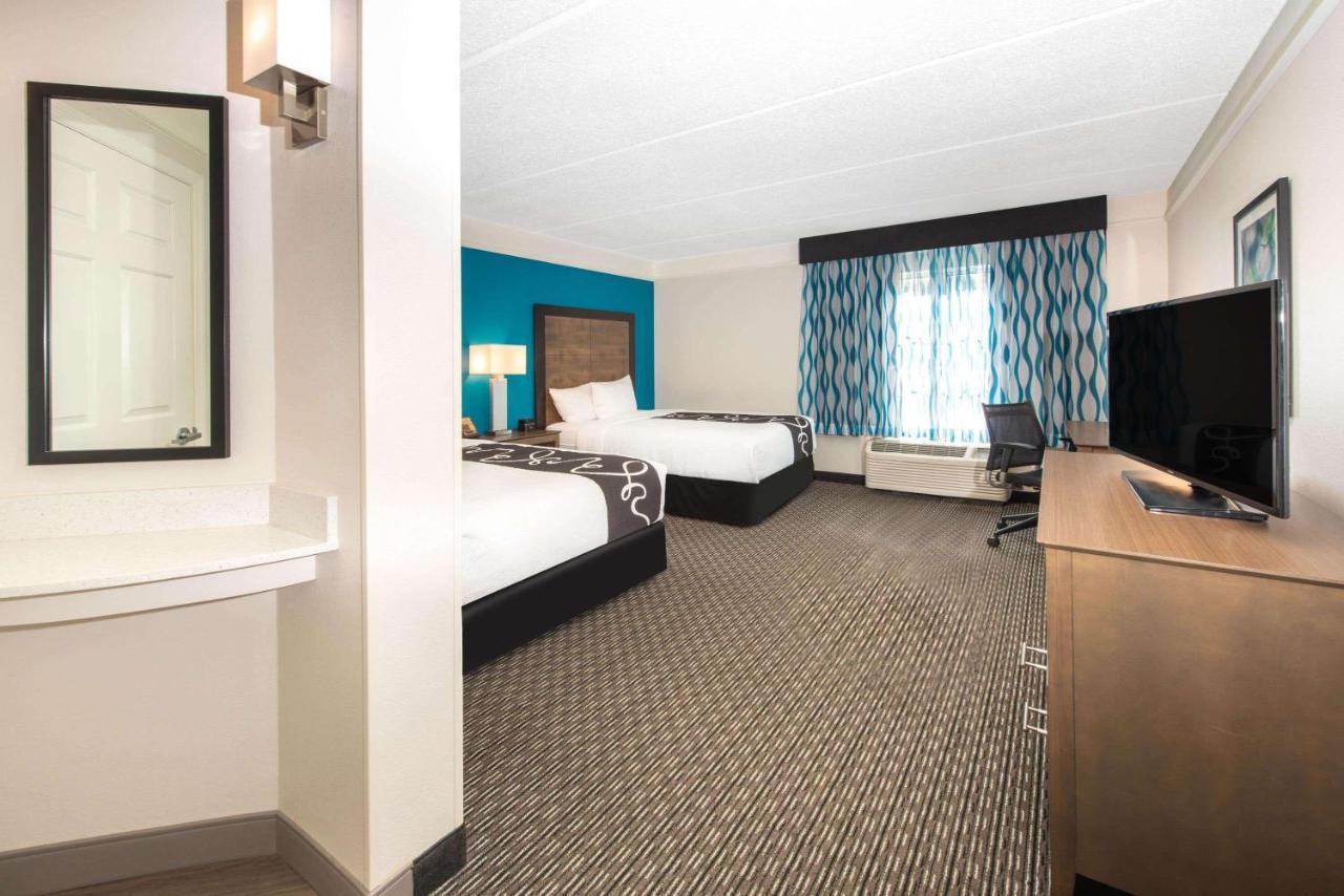 Отель La Quinta By Wyndham Tampa Brandon Regency Park Экстерьер фото