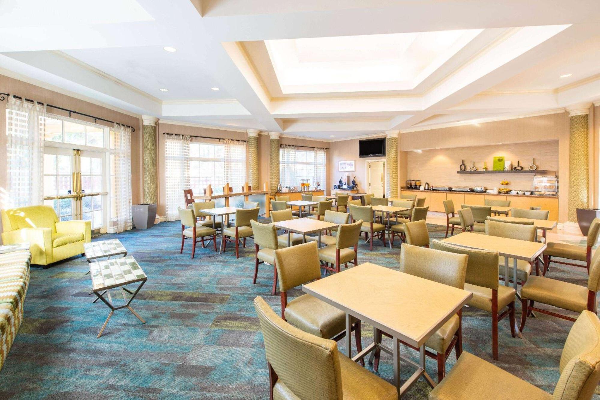 Отель La Quinta By Wyndham Tampa Brandon Regency Park Экстерьер фото